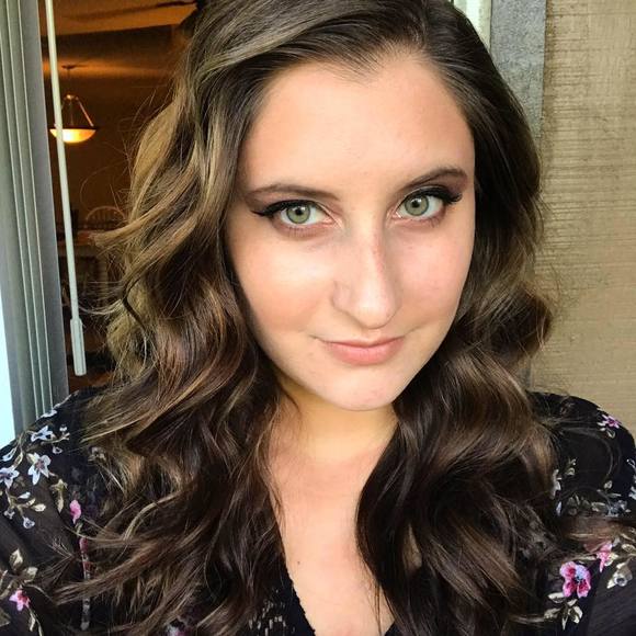 Meet your Posher, Hannah - Picture 1 of 1